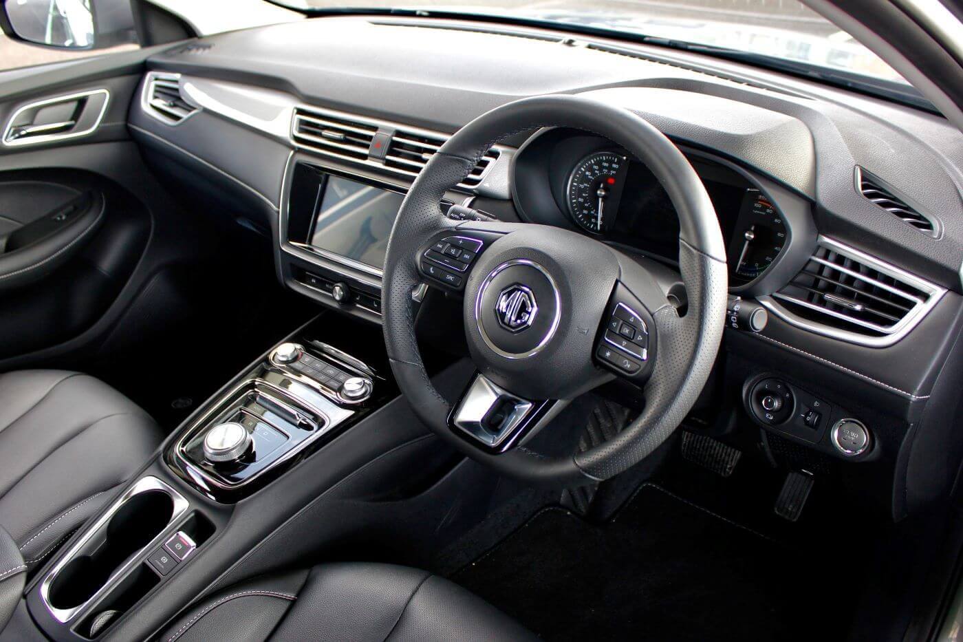 MG 5 car steering wheel
